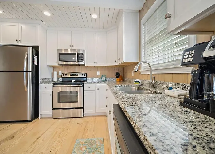 Happy Side B 3 Bedroom 2 Ba 2-blocks To