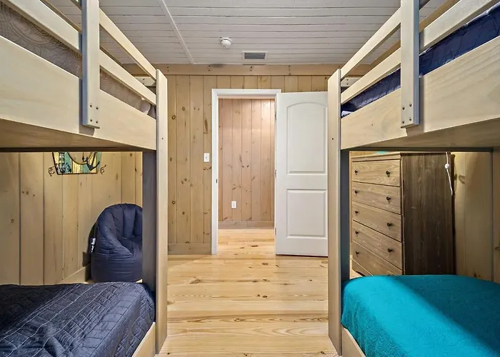 Happy Side B 3 Bedroom 2 Ba 2-blocks To